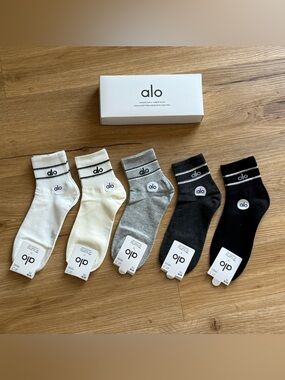 ALO Yoga Low-Cut Sock Set - Black, Charcoal, Gray, Cream, White- 5pk